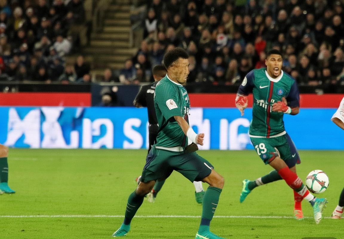 法甲焦点战：巴黎圣曼VS摩纳哥巅峰对决回顾